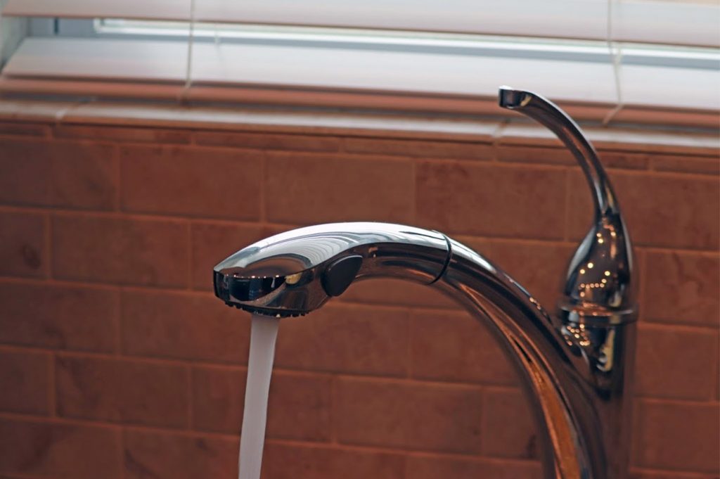 How to Easily Keep Your Plumbing Free of Clogs