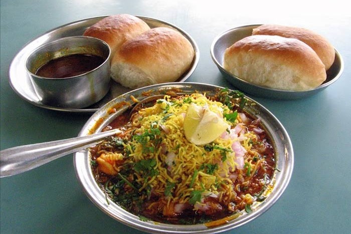 Savour these delicious Mumbai Vada Pops with Misal