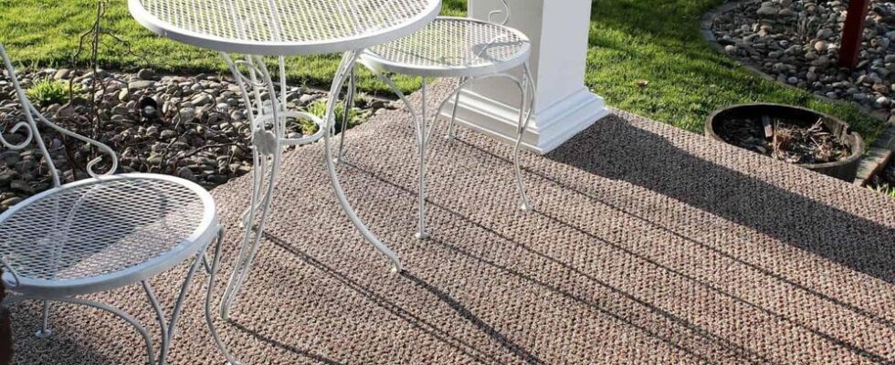 Revolutionize Your OUTDOOR CARPETS with These Easy-peasy Tips